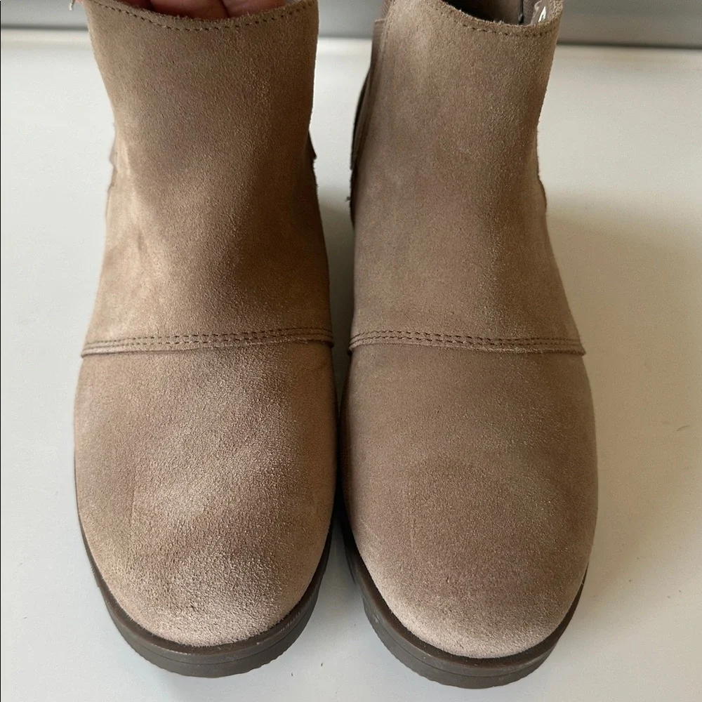 Sorel Emelie Chelsea Ankle Booties Girls Size 5 Waterproof Winter Boots Suede